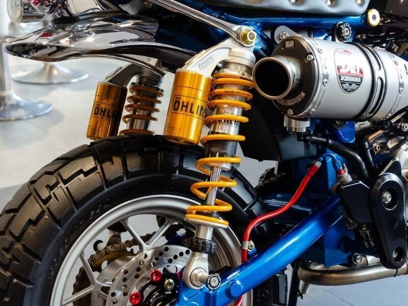 Trang bị đồ chơi pô độ cho xe Nouvo.