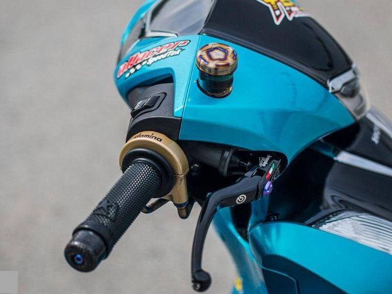 Để tăng thêm nổi bật, chủ xe còn đầu tư cập phuộc Ohlins xịn sò (Hình 5)