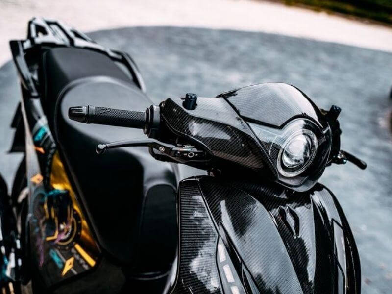 Bản độ còn được biker trang bị những món đồ chơi đắt đỏ như cùm phanh Brembo Rossi (Hình 16)