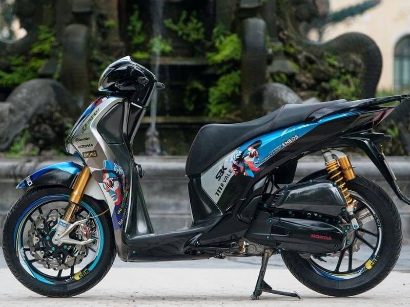 Để tăng hiệu năng chiếu sáng, biker còn nâng cấp hệ thống đèn (Hình 32)