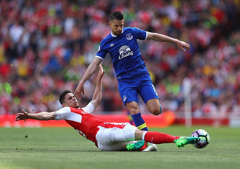 Kỹ thuật tắc bóng là gì? Tắc bóng có bị coi là phạm lỗi không?