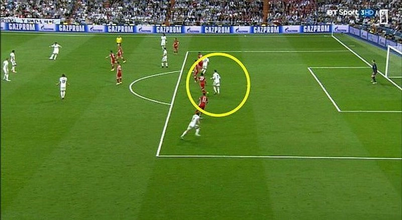 Việt vị là gì? Nó được định nghĩa như thế nào trong Luật bóng đá?