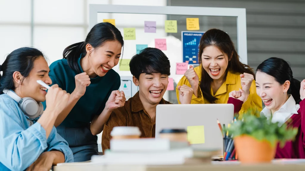 Kỹ năng làm việc nhóm là gì? Làm thế nào để xây dựng một đội ngũ gắn kết?