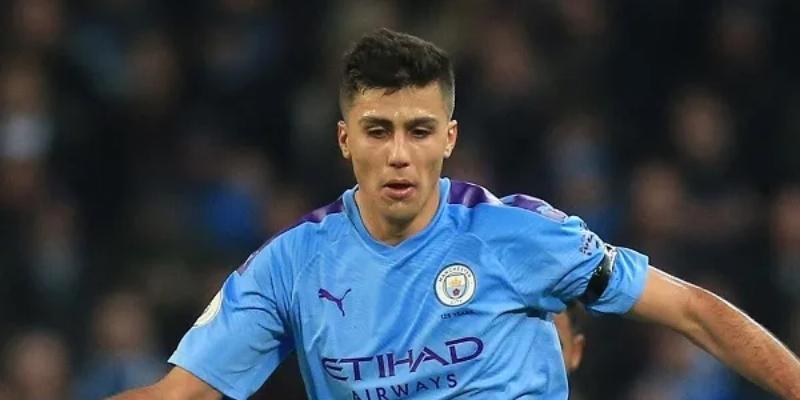 Tiền vệ (MF) trong bóng đá là gì? Vai trò của tiền vệ trên sân