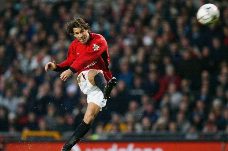 "St" có nghĩa là gì trong bóng đá? Giải mã vai trò của tiền đạo trung tâm