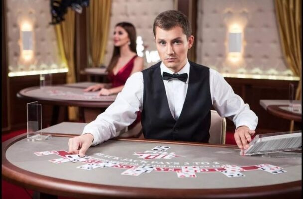Dealer Casino Là Gì? Khám Phá Vai Trò Và Kỹ Năng Của Dealer