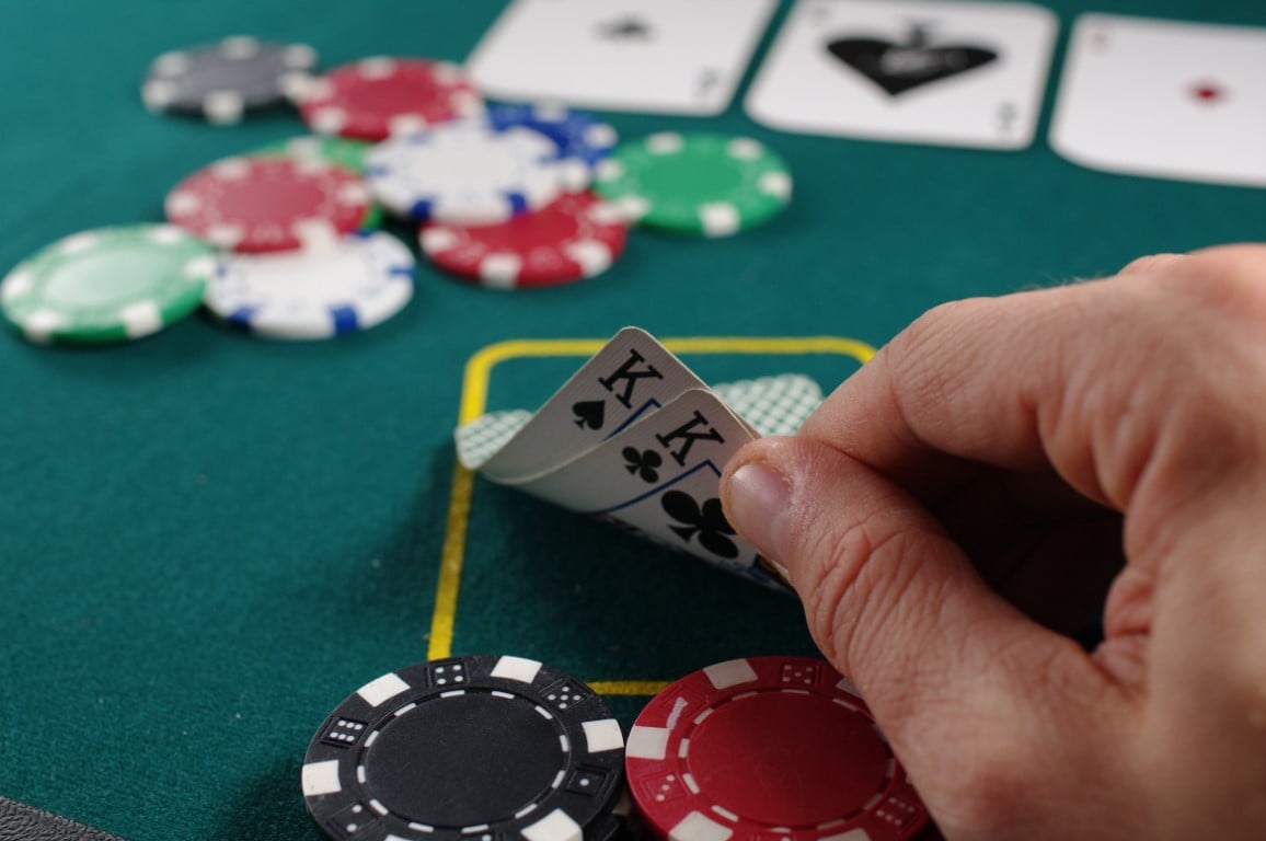 Stud Poker là gì? Giải thích chi tiết về cách chơi Stud Poker