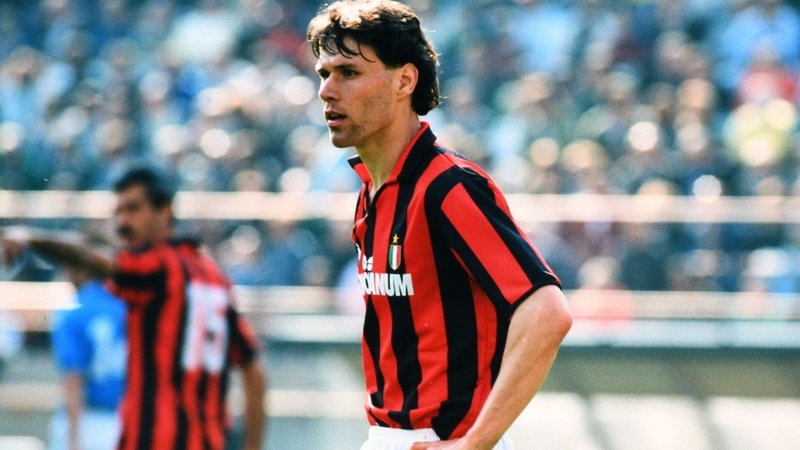 Tiền đạo cắm đúng nghĩa trong bóng đá và những vai trò