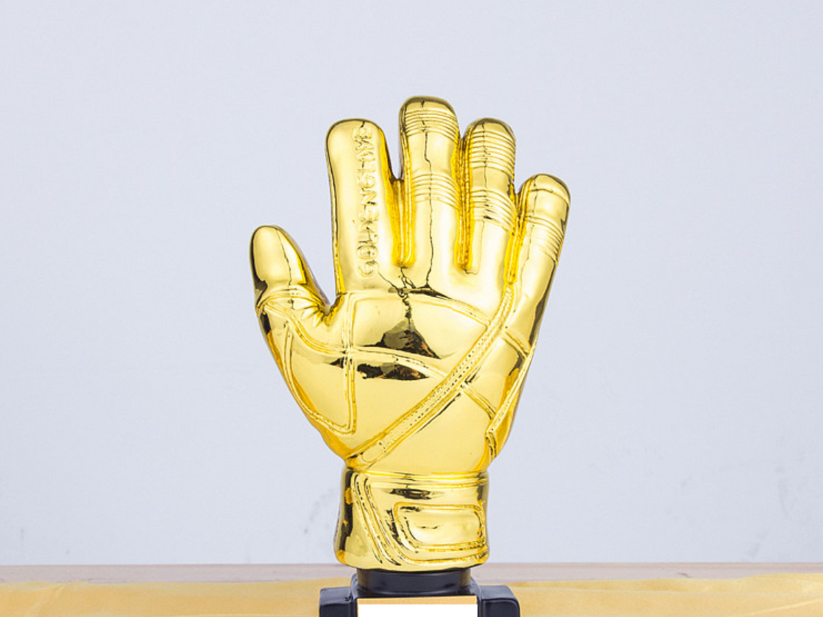 Dự đoán bất ngờ về chủ nhân găng tay vàng NHA