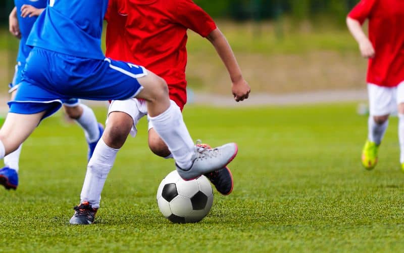 Động Tác Giả Trong Bóng Đá Là Gì? Kỹ Thuật Đánh Lừa Đối Thủ Hiệu Quả