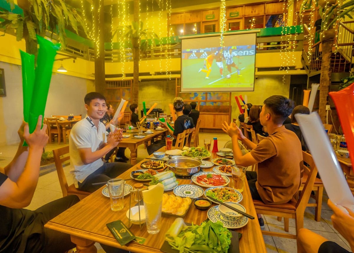 Top 10 quán bia xem bóng đá Hà Nội cho hội "fan cuồng" - Dear Hà Nội