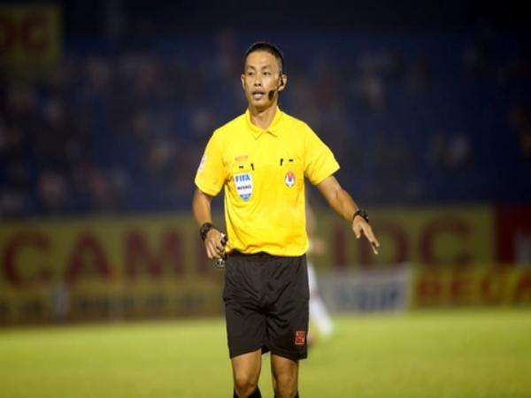 Bạn có thực sự hiểu trọng tài bóng đá làm gì trên sân?