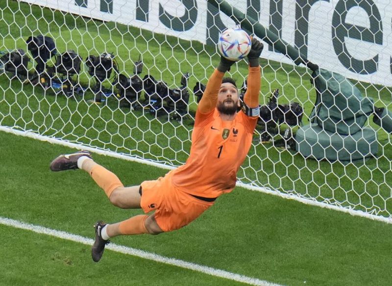 Hugo Lloris trong màu áo tuyển Pháp