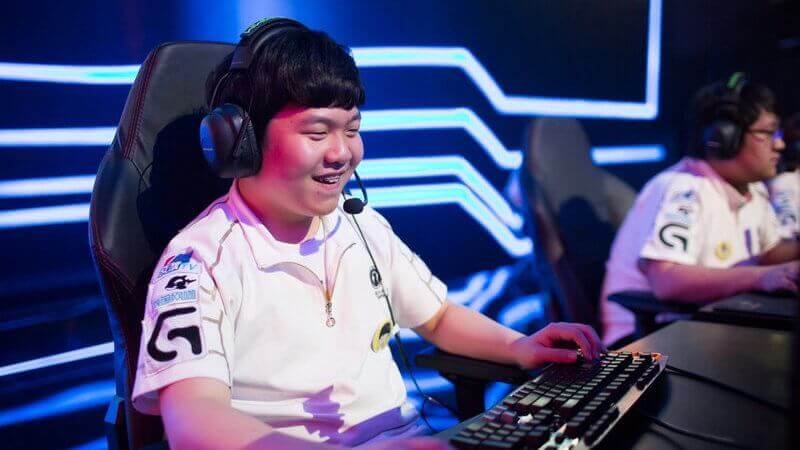 Rookie - Midlaner huyền thoại