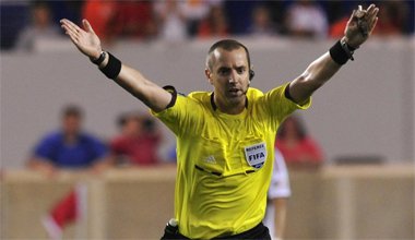 Phép Lợi Thế Trong Bóng Đá Là Gì? Luật Và Cách Áp Dụng Chuẩn Xác